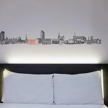 Easyhotel 3*