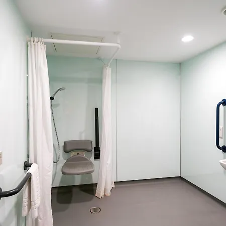 Easyhotel 3*
