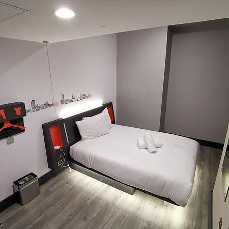 Easyhotel Szálloda