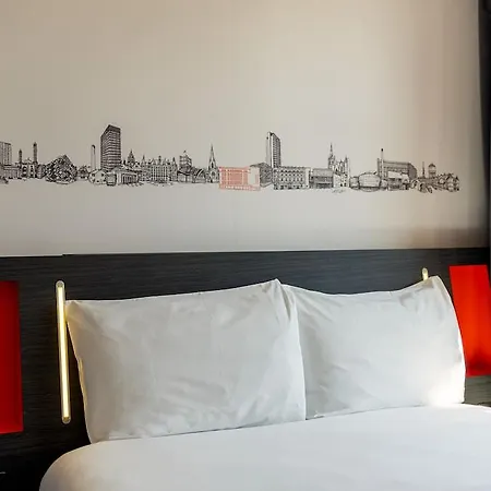 Easyhotel 3*