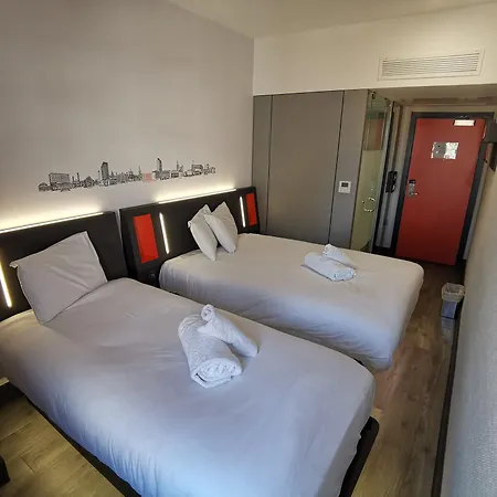 Szálloda Easyhotel 3*