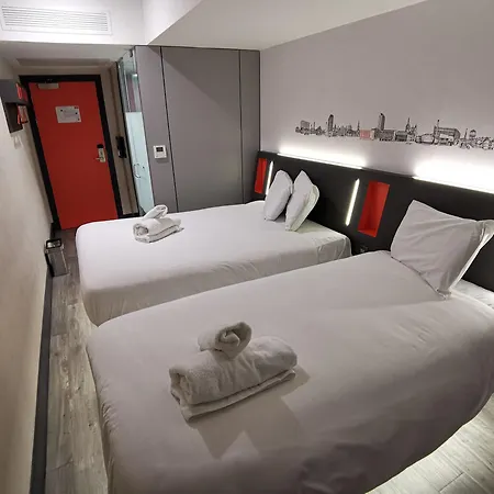 Szálloda Easyhotel 3*