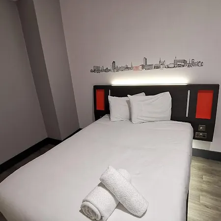 Easyhotel 3*