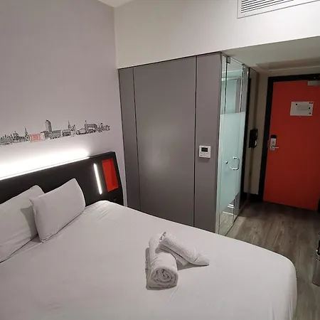 Easyhotel
