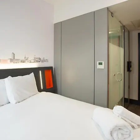 Easyhotel