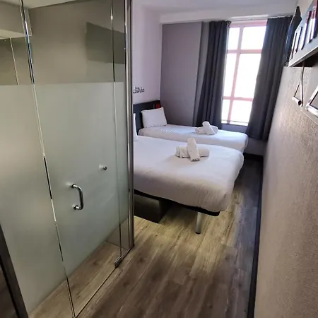 Easyhotel Szálloda