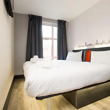 Easyhotel Szálloda 3*